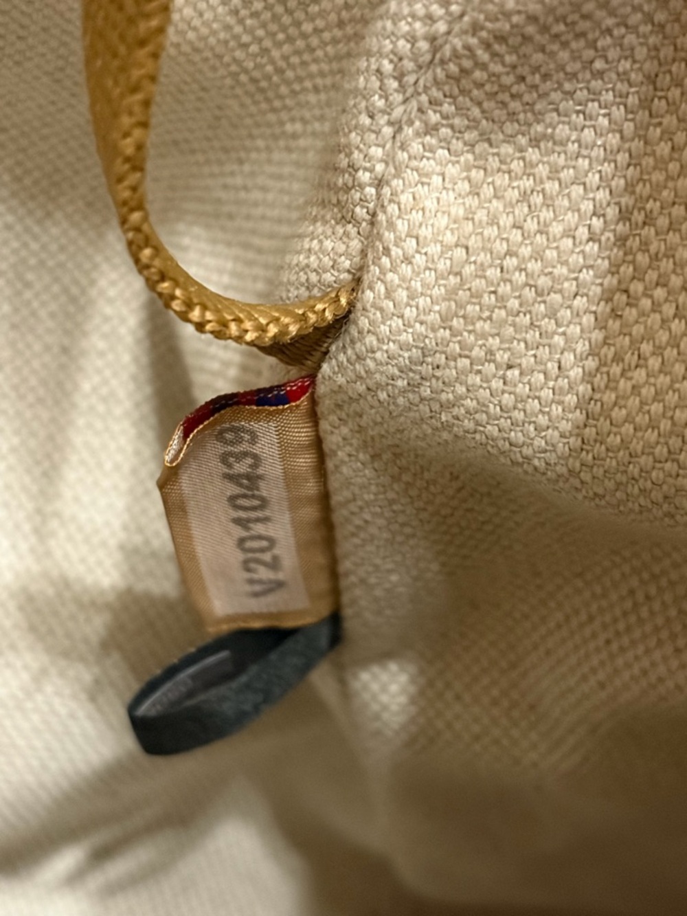 Dooney & Bourke NWOT Black Large Barlow Tote - Picture 8 of 9